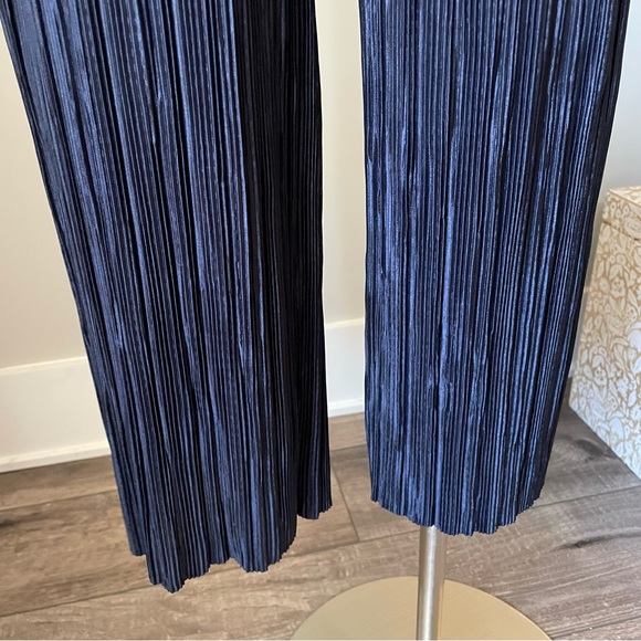 Navy micro pleated jumpsuit with halter top - 19 Cooper - Picture 6 of 12